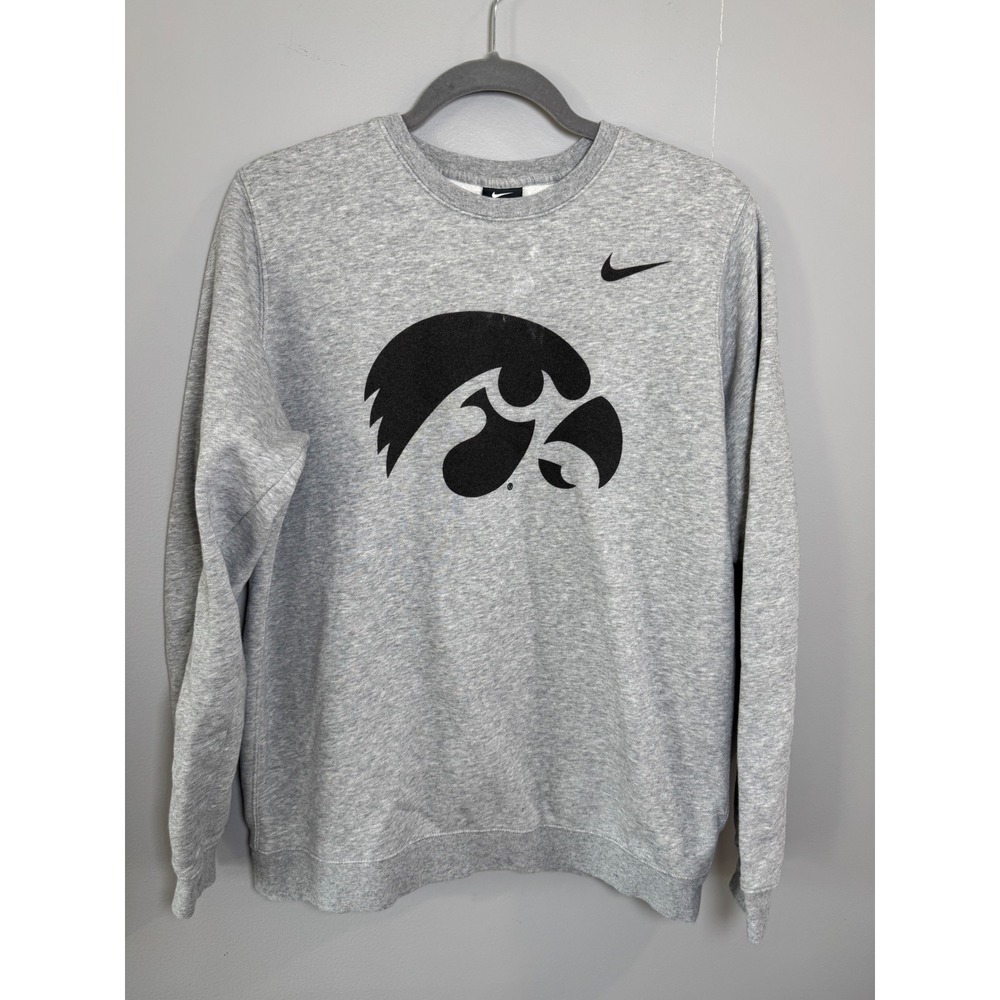 Nike Iowa Hawkeyes Mens Medium Gray Crewneck Sweatshirt Fleece Pullover Logo